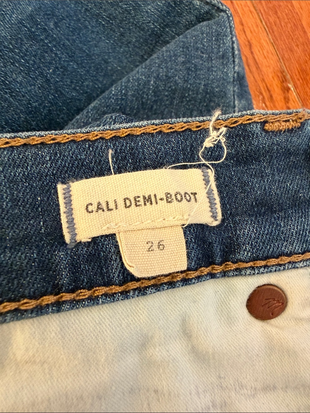 Madewell Cali Boot Jeans | Size 26 | Medium Wash Frayed Hem - Picture 8 of 9